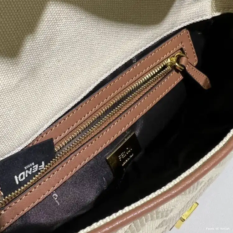 Vintage HOT Fendi In Canvas Bag Motif Medium FF Baguette Beige 0517